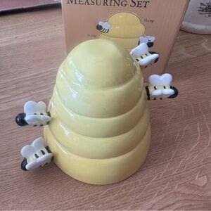 World Market Bee Measuring Cups